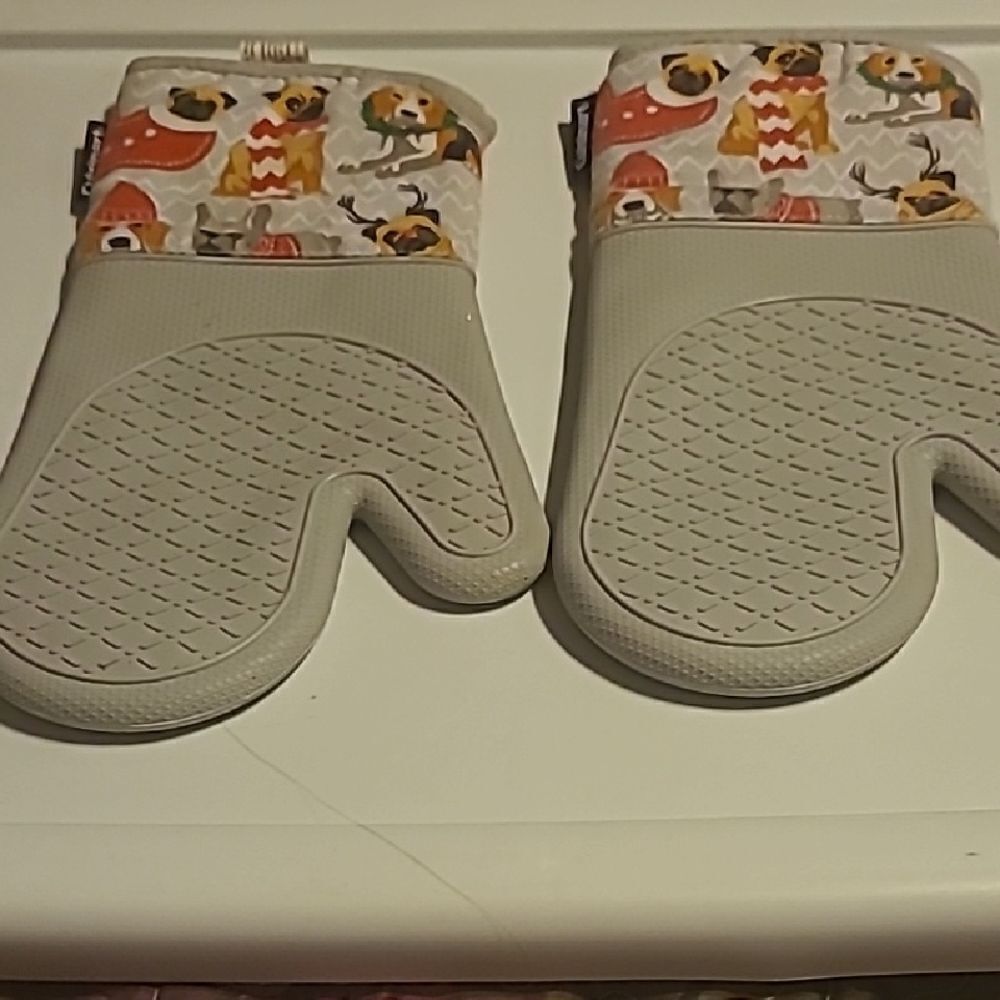 Cuisinart Gray Patterned Oven Mitts